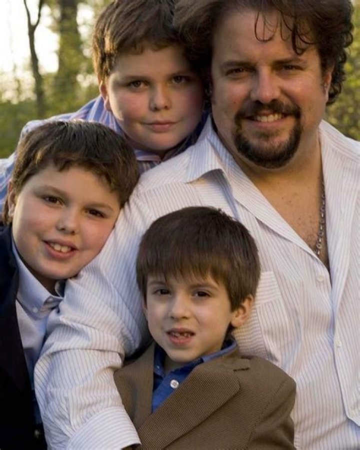 Discovering the Life of Raúl Esparza and His Children